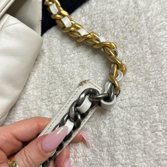CHANEL 19 Large white - Picture 15 of 15